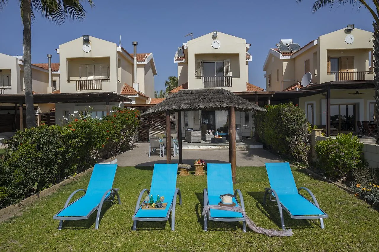Meneou Beachfront Villa Cypern